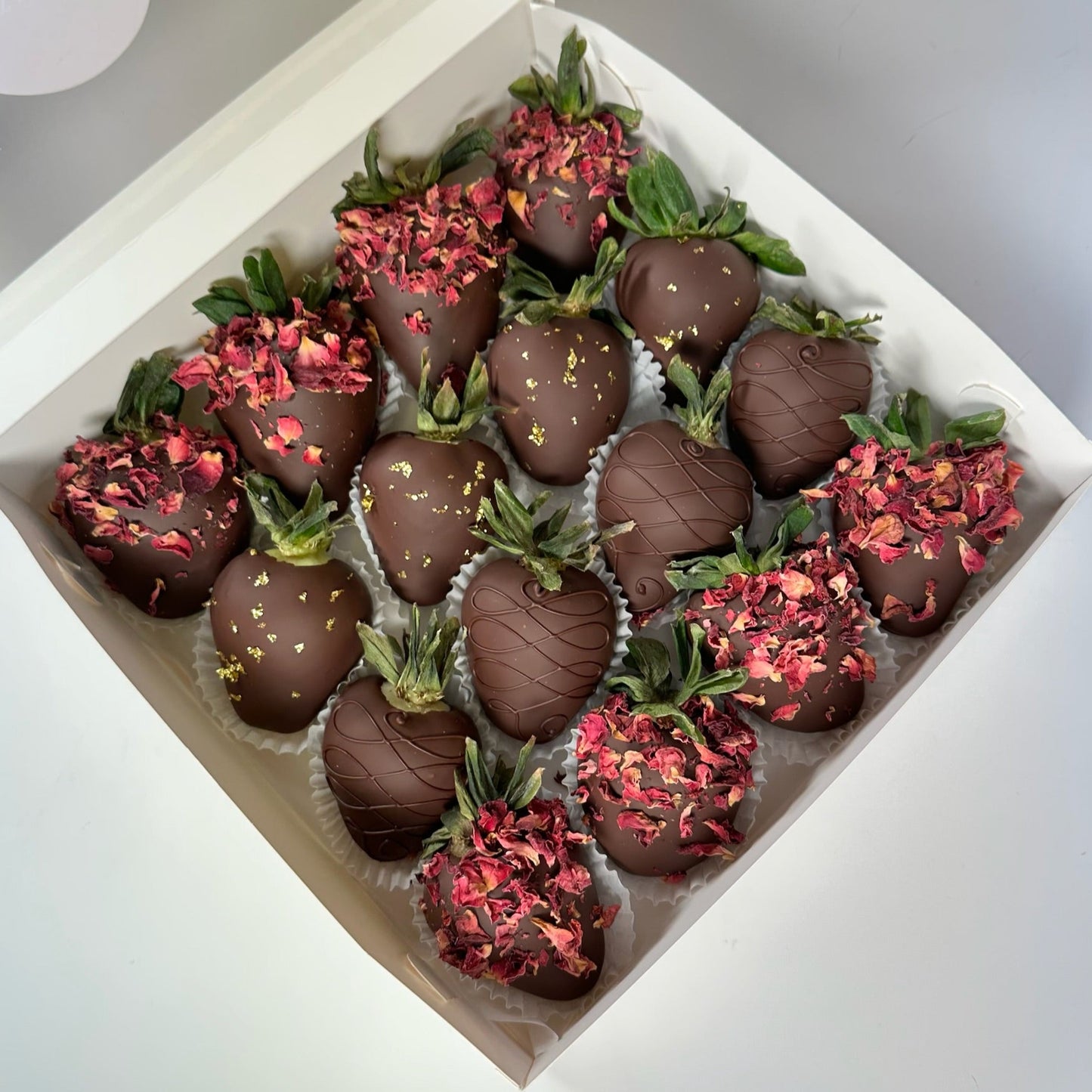 VEGAN ROSE PETAL BOX