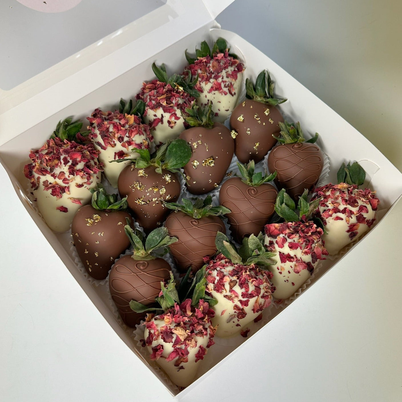 BOÎTE À PÉTALES DE ROSE