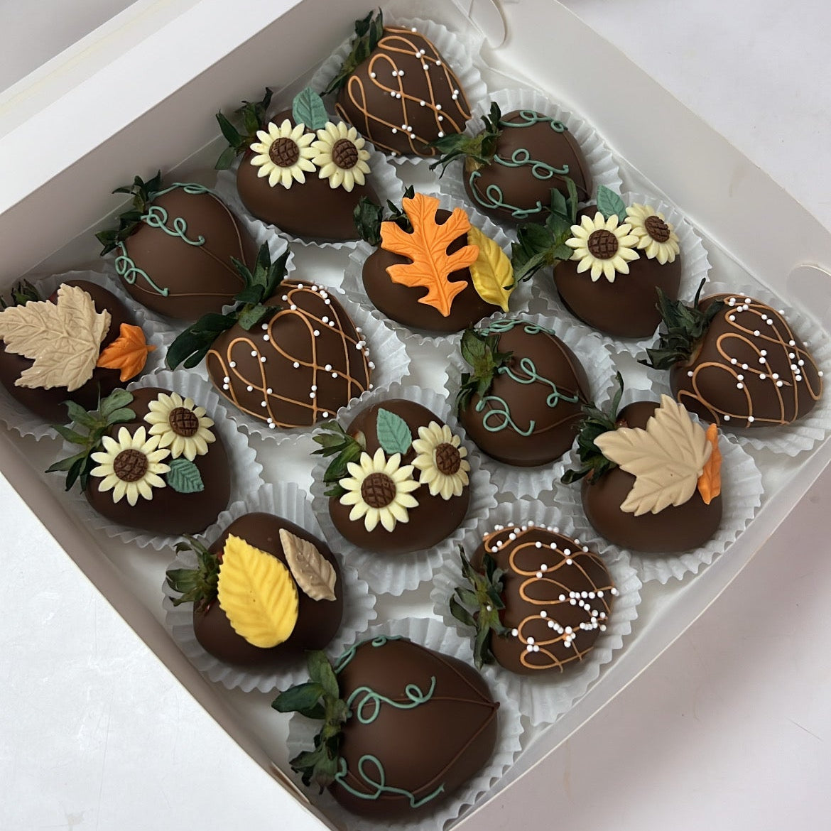 MILK CHOCO FALL BOX